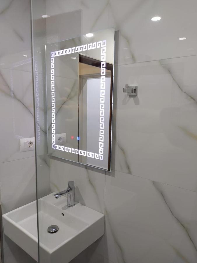Hotel Elisabet Sarande Bagian luar foto