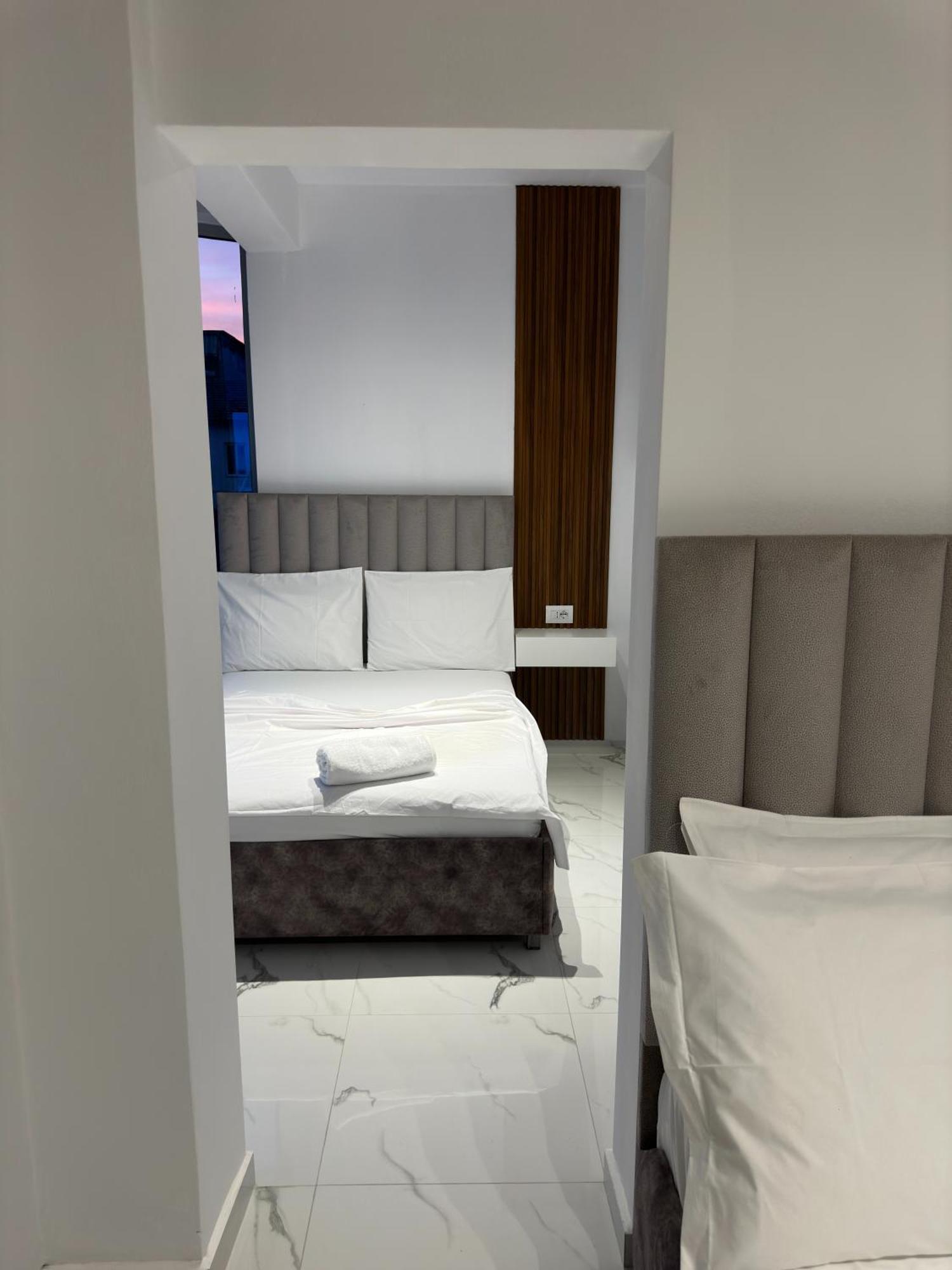 Hotel Elisabet Sarande Bagian luar foto
