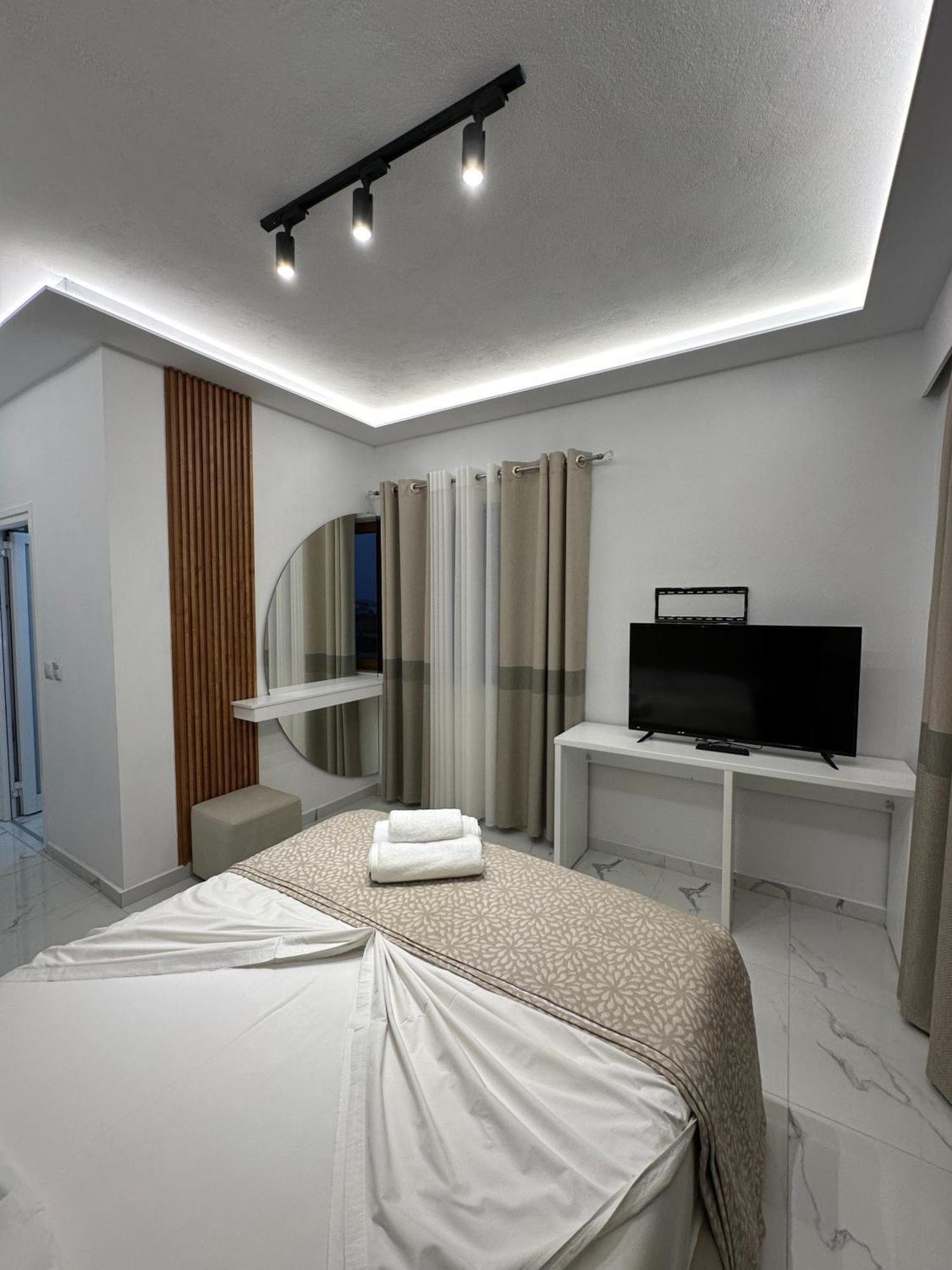 Hotel Elisabet Sarande Bagian luar foto