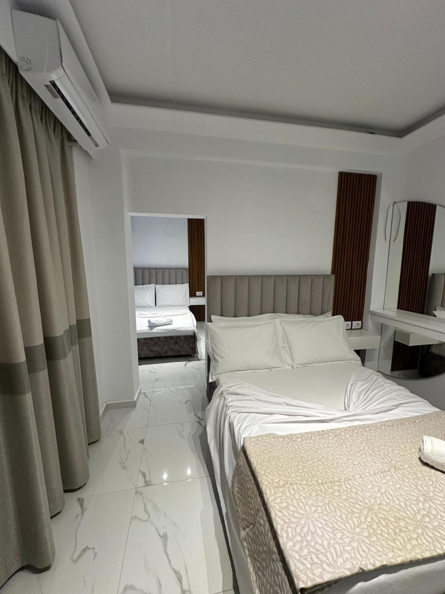 Hotel Elisabet Sarande Bagian luar foto