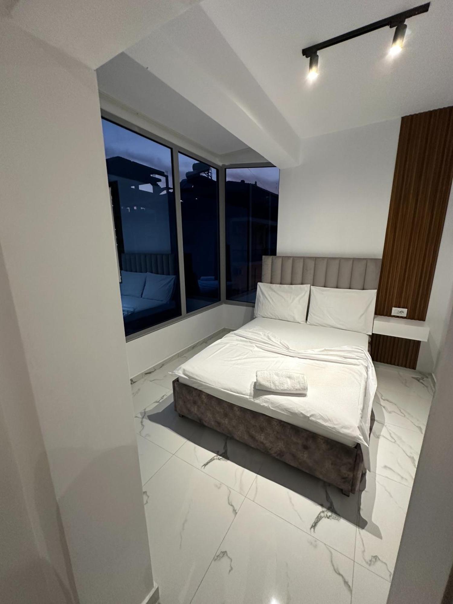 Hotel Elisabet Sarande Bagian luar foto
