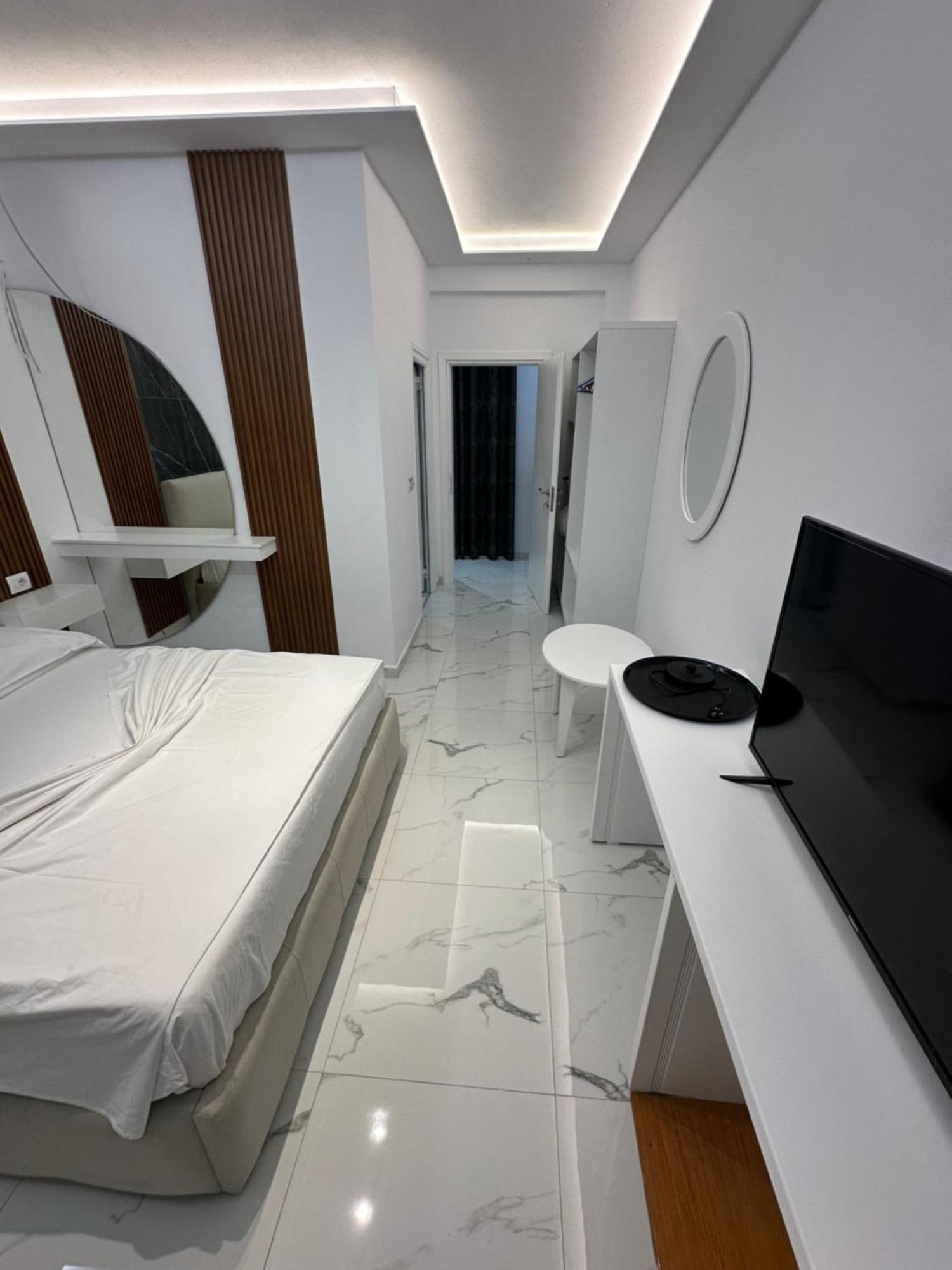 Hotel Elisabet Sarande Bagian luar foto