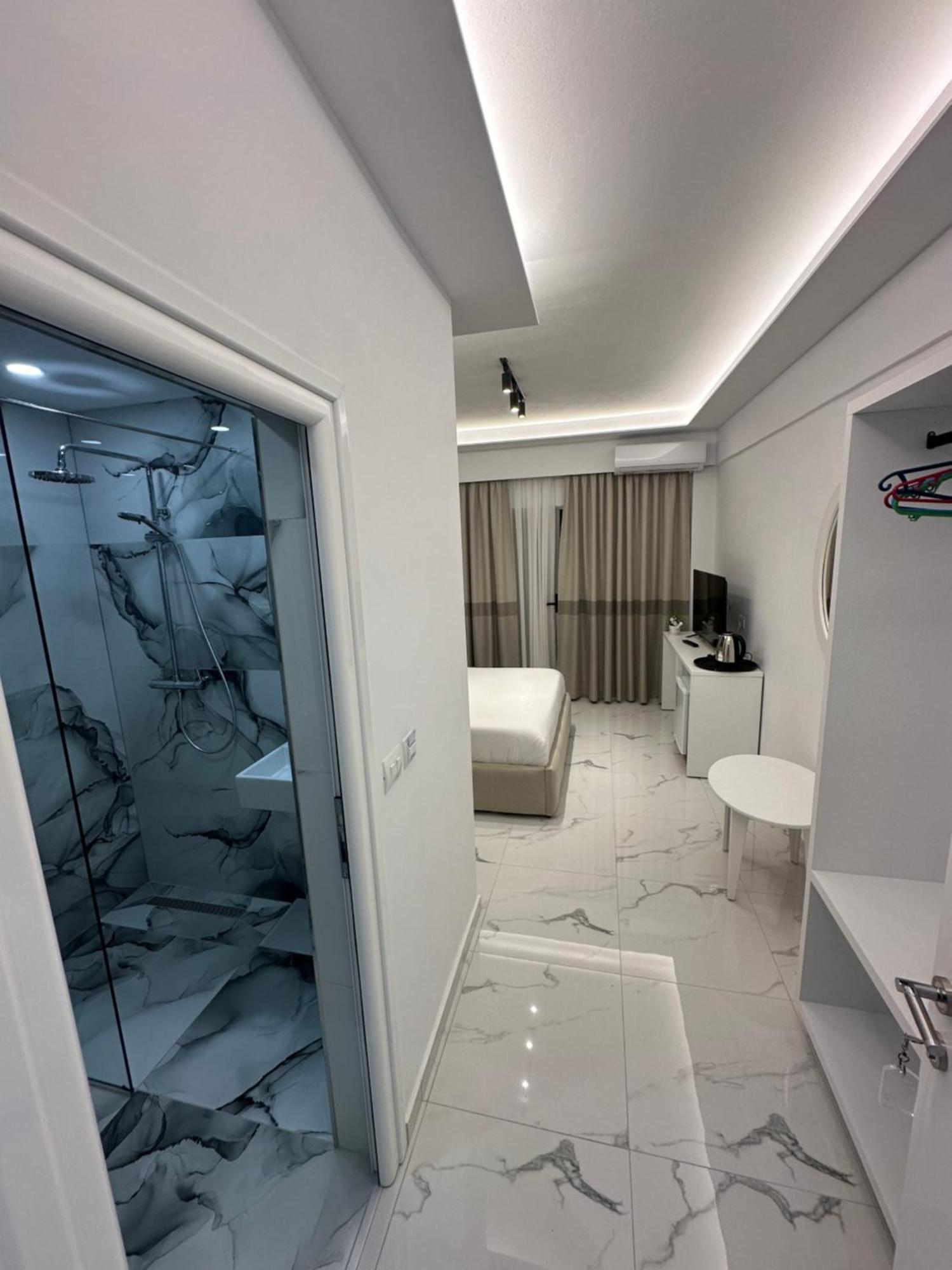 Hotel Elisabet Sarande Bagian luar foto