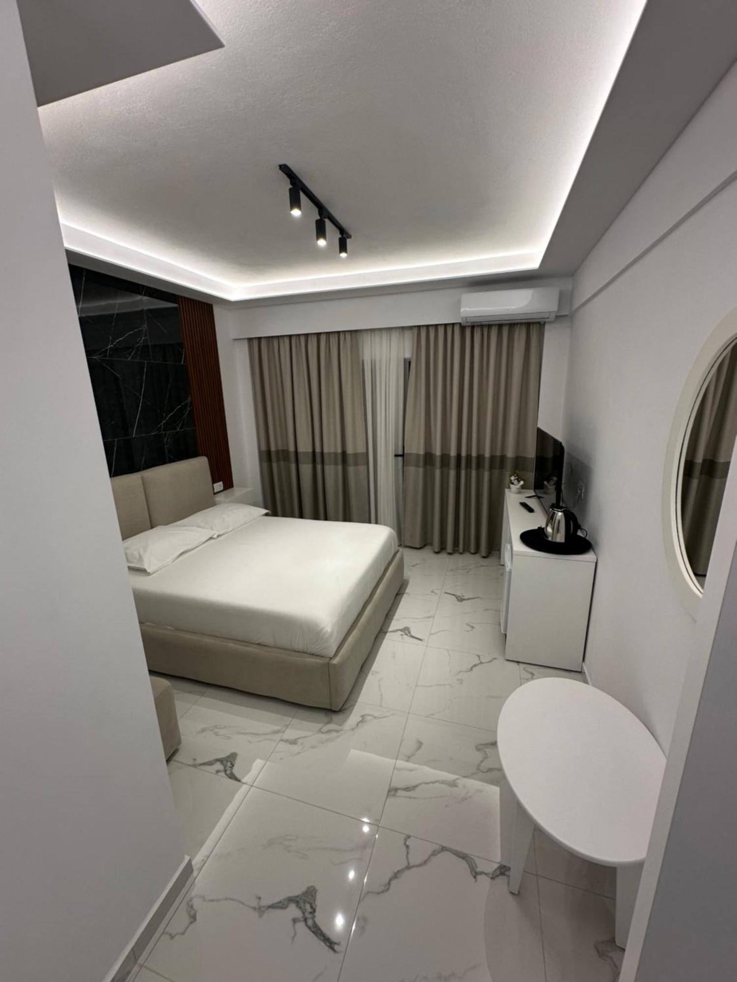 Hotel Elisabet Sarande Bagian luar foto
