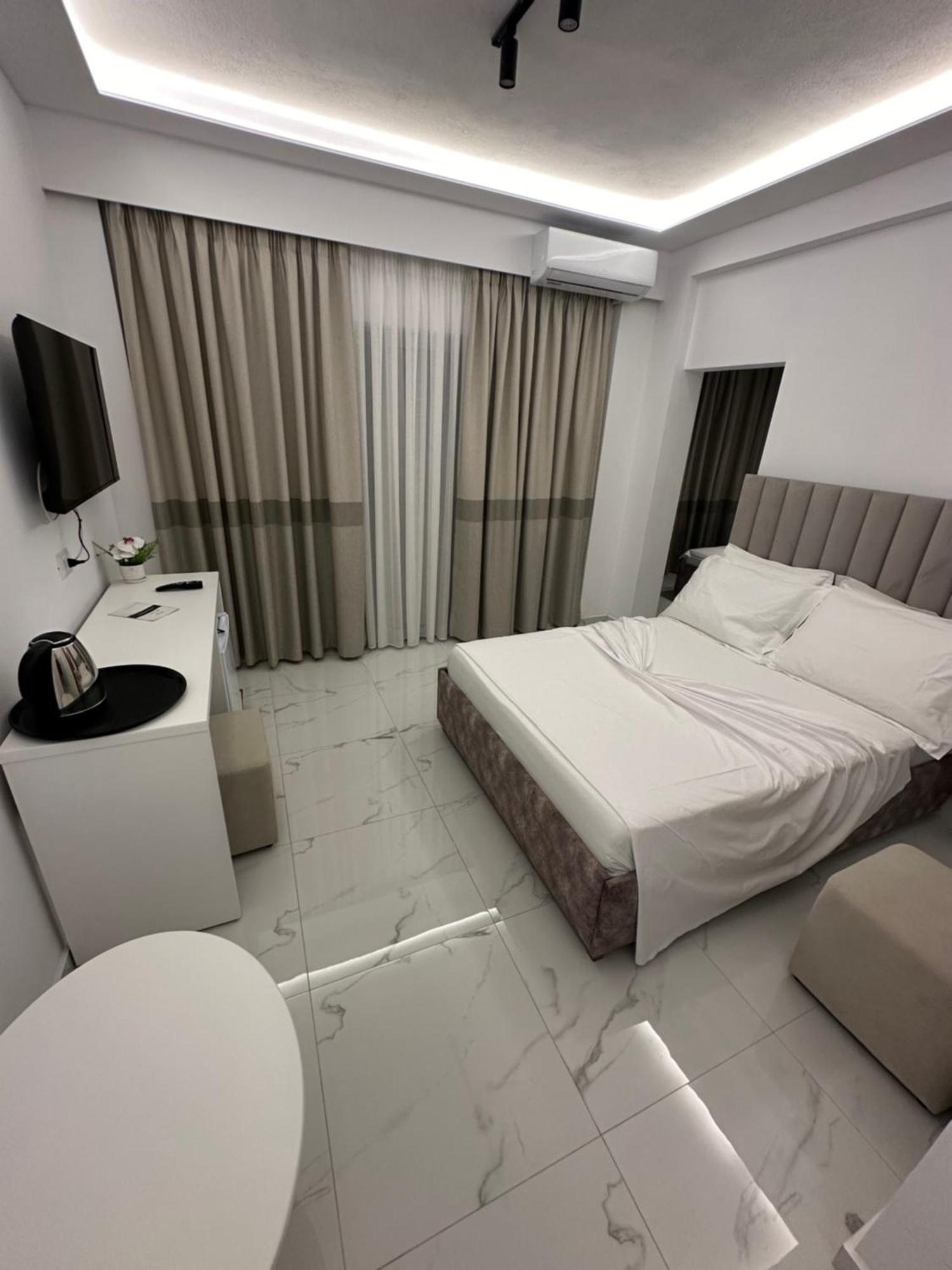 Hotel Elisabet Sarande Bagian luar foto