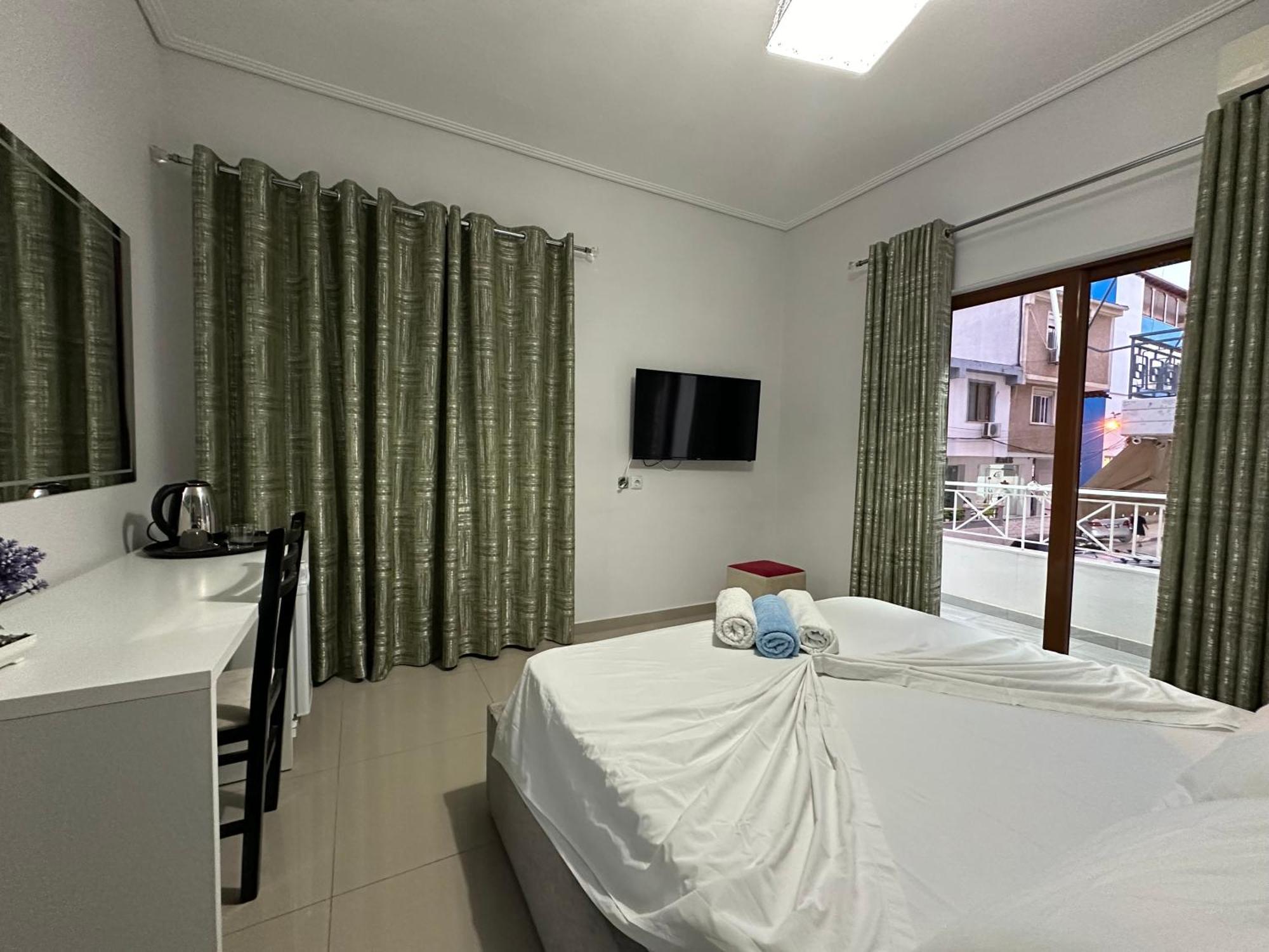 Hotel Elisabet Sarande Bagian luar foto