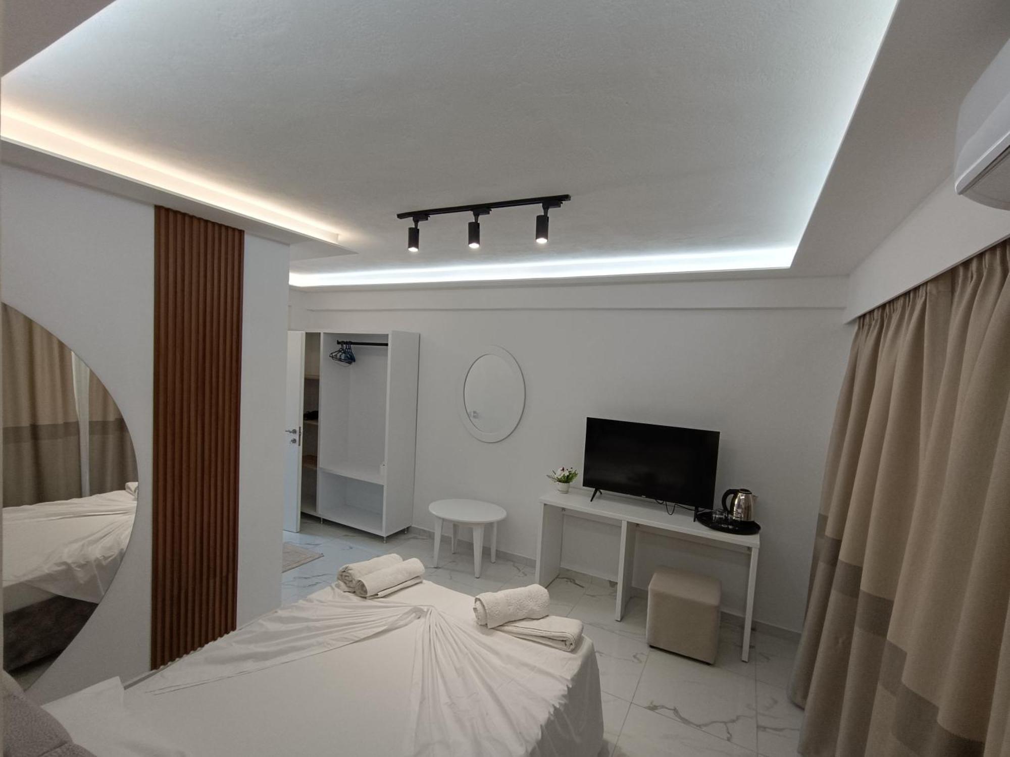 Hotel Elisabet Sarande Bagian luar foto