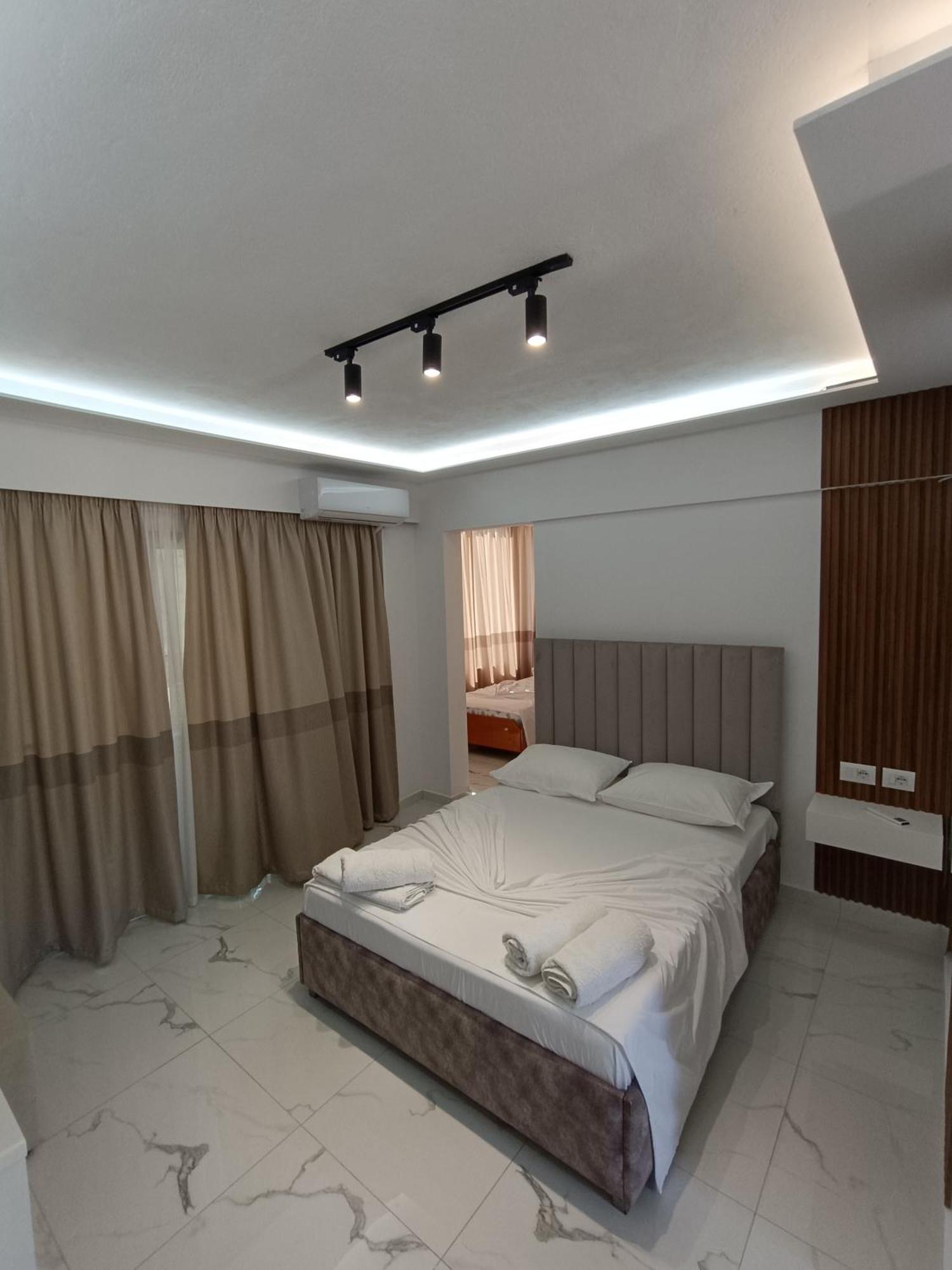 Hotel Elisabet Sarande Bagian luar foto